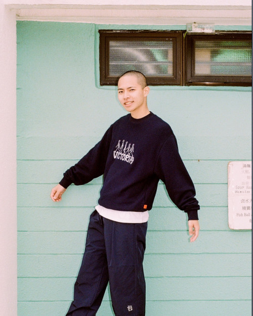 Victoria HK Trek Crewneck 122-402-NVY