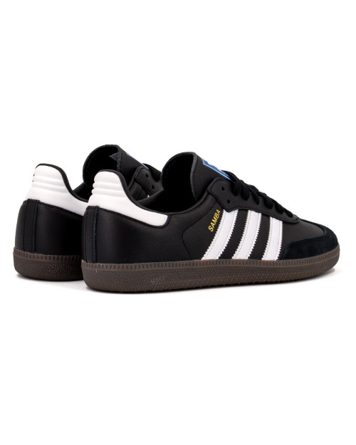 Las zapatillas Adidas Samba OG en color negro son una opción perfecta para cualquier ocasión.