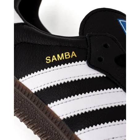 Detalle de las zapatillas de Adidas Samba OG en color negro.