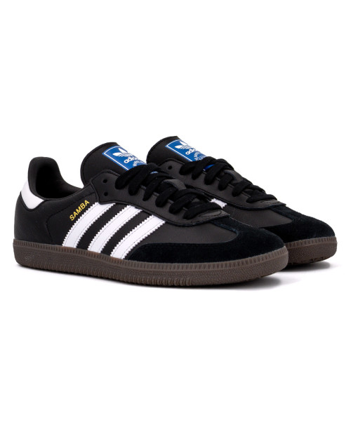 Las zapatillas Adidas Samba OG en color negro son un clásico del fútbol sala.