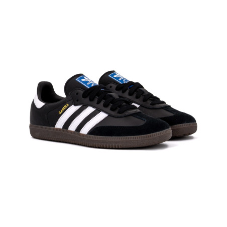 Las zapatillas Adidas Samba OG en color negro son un clásico del fútbol sala.