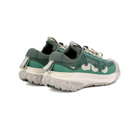 zapatillas nike acg mountain fly color verde