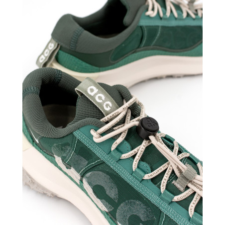 zapatillas nike acg mountain fly color verde