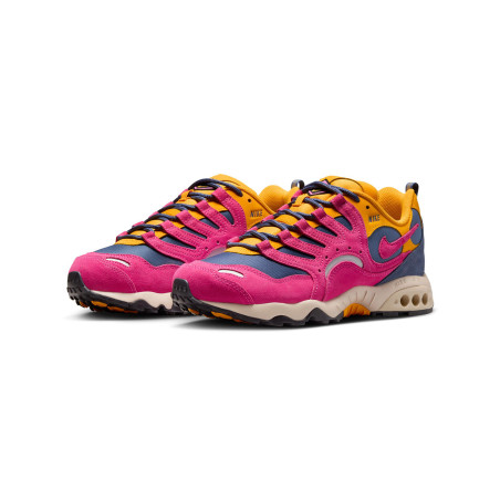 zapatillas nike air terra humara color rosa y amarillo