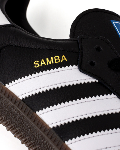 Detalle de las zapatillas de Adidas Samba OG en color negro.