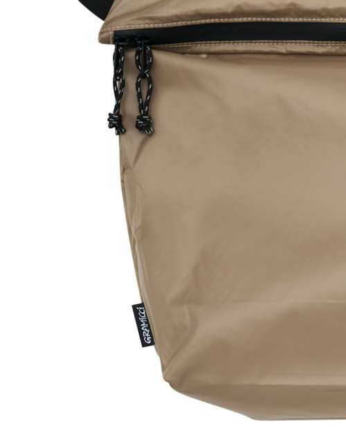 bolsa lateral beige unisex de gramicci