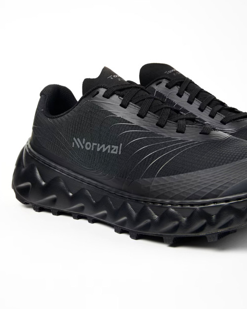 zapatillas de running nnormal color negro