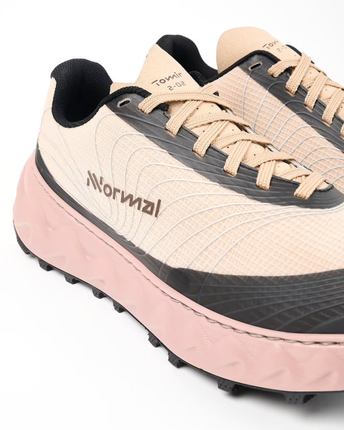 zapatillas de running nnormal color beige