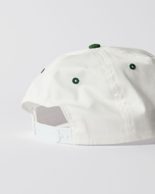 gorra parra de color blanco