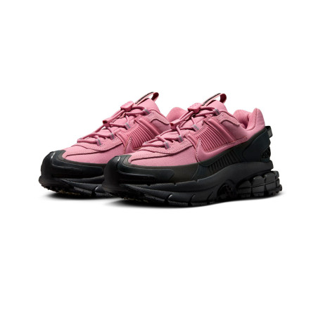 zapatillas nike  zoom vomero roam rosas y negras