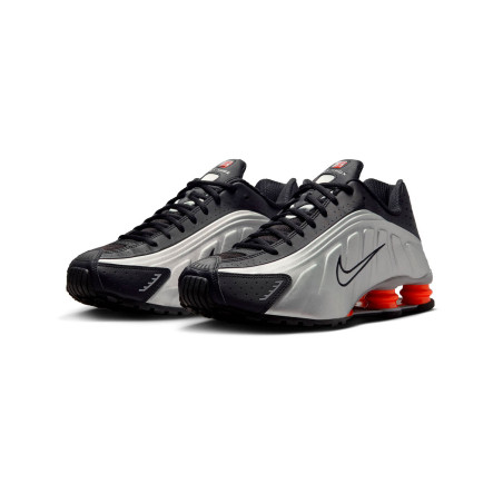 nike shox r4 plateadas y negras con muelles rojos