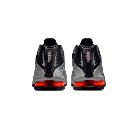 nike shox r4 plateadas y negras con muelles rojos