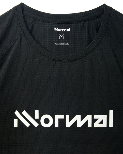 camiseta nnormal de running negra de hombre