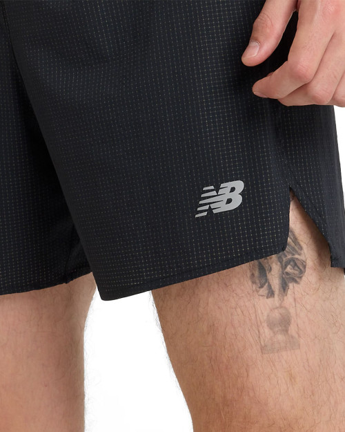 pantalones cortos de running new balance color negro