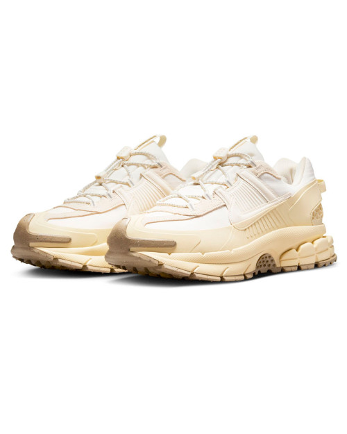 zapatillas nike zoom vomero roam impermeable color crema