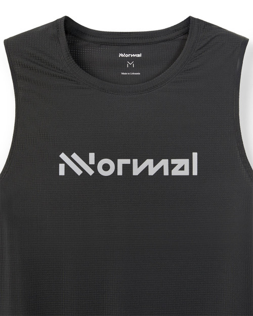 camiseta NNormal de running de tirantes color negro