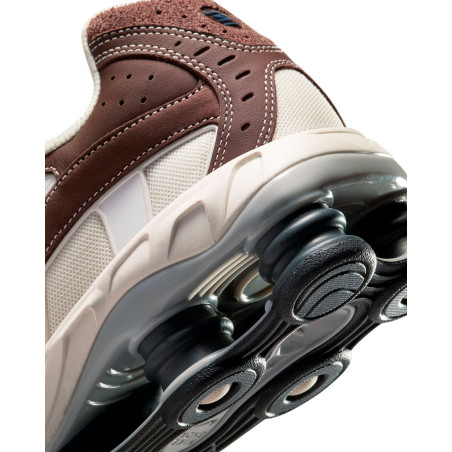 zapatillas nike shox ride 2 color marron y crema