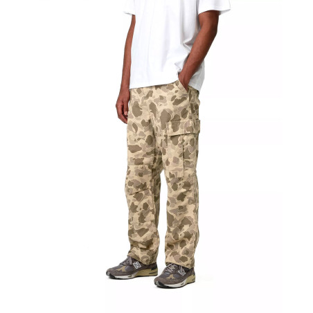 pantalon cargo carhartt wip de camuflaje