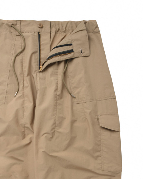 pantalon cargo ballon de nylon frizmworks color beige