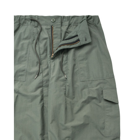 pantalon cargo balloon de nylon frizmworks color oliva