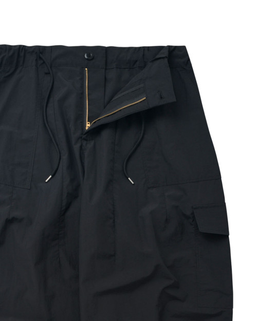 pantalon cargo balloon de nylon frizmworks color negro