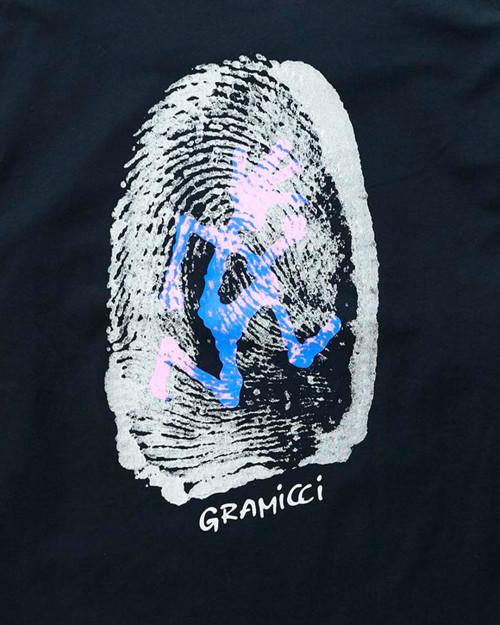 camiseta manga larga gramicci thumbprint color negro