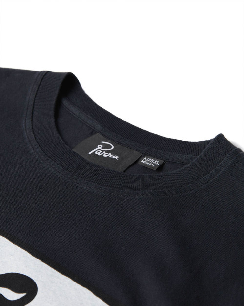 camiseta de parra de color negro