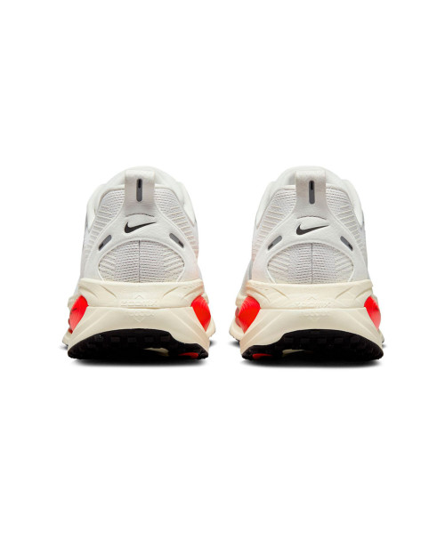 zapatillas de running nike vomero 18 blancas y rojas