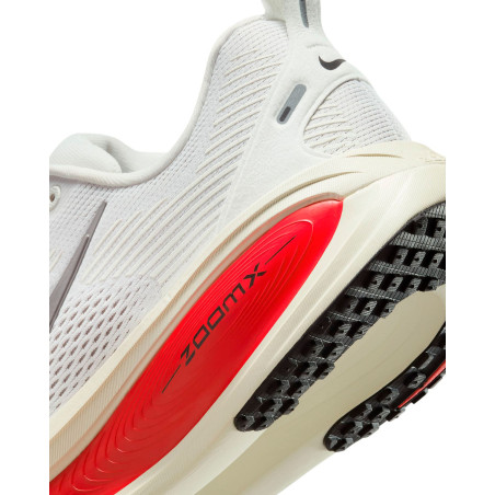 zapatillas de running nike vomero 18 blancas y rojas