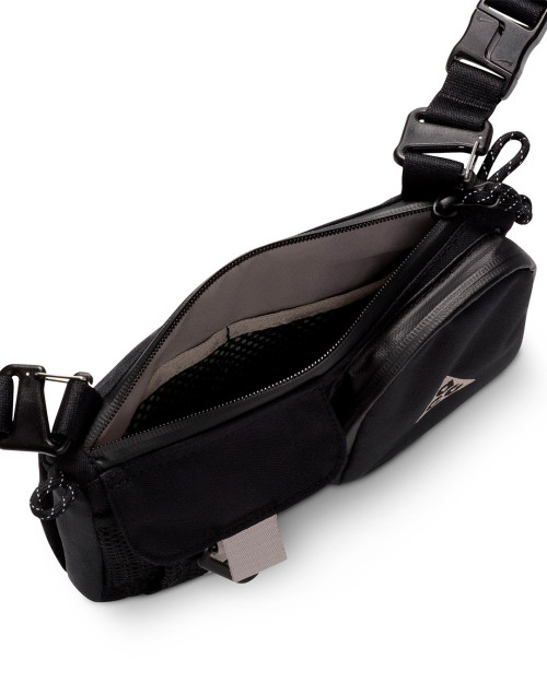 bolso bandolera nike acg color negro
