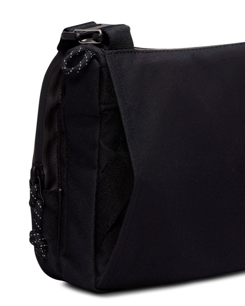 bolso bandolera nike acg color negro