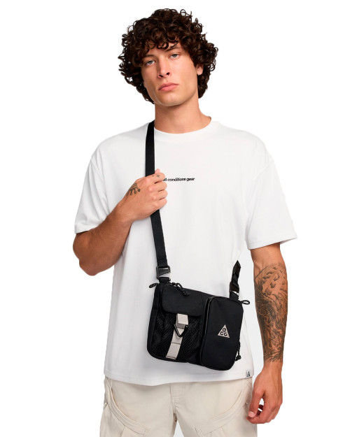 bolso bandolera nike acg color negro