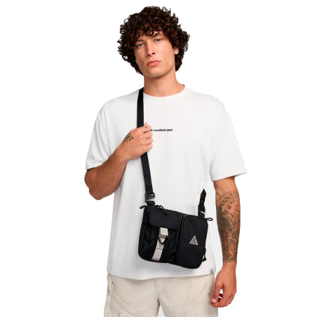 bolso bandolera nike acg color negro