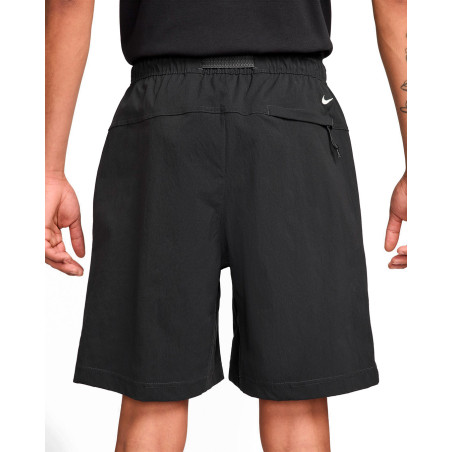 pantalon nike acg color negro corto