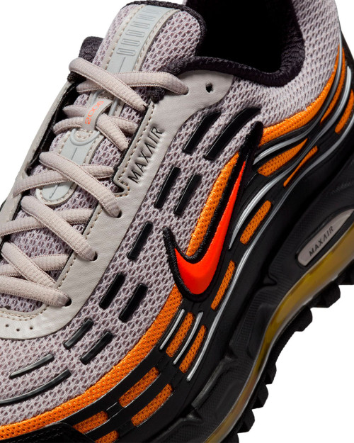 zapatillas nike air max tl negras y naranjas