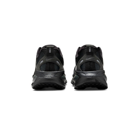 zapatillas de runnung nike vomero 18 negras