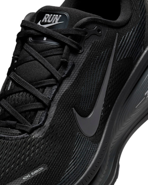 zapatillas de runnung nike vomero 18 negras