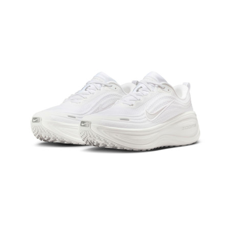 zapatillas de running blancas nike vomero plus HV8150-102