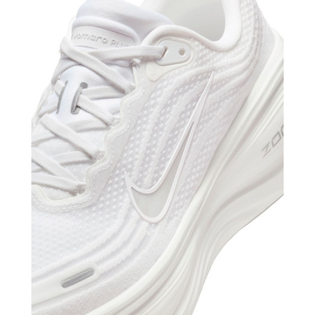zapatillas de running blancas nike vomero plus HV8150-102