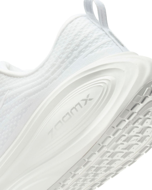 zapatillas de running blancas nike vomero plus HV8150-102