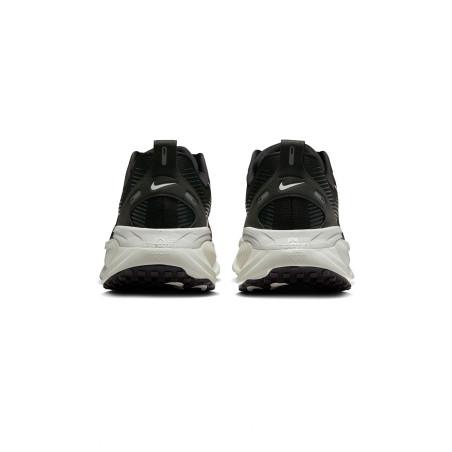 zapatillas nike vomero 18 color negro y blanco