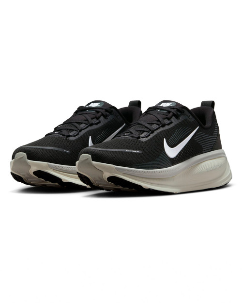 zapatillas nike vomero 18 color negro y blanco