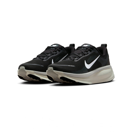 zapatillas nike vomero 18 color negro y blanco