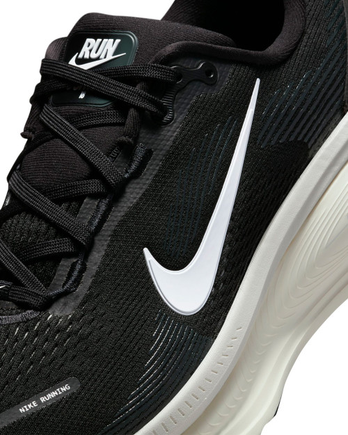 zapatillas nike vomero 18 color negro y blanco