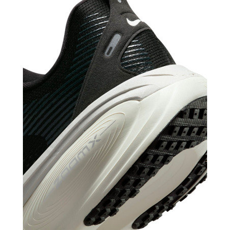 zapatillas nike vomero 18 color negro y blanco