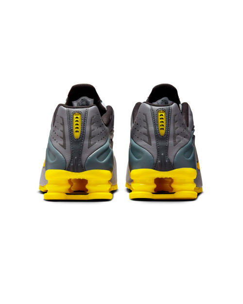 Zapatillas Nike Shox R4 SE color gris y amarillo
