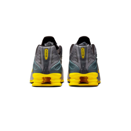 Zapatillas Nike Shox R4 SE color gris y amarillo