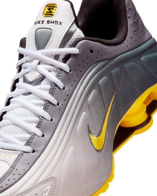 Zapatillas Nike Shox R4 SE color gris y amarillo