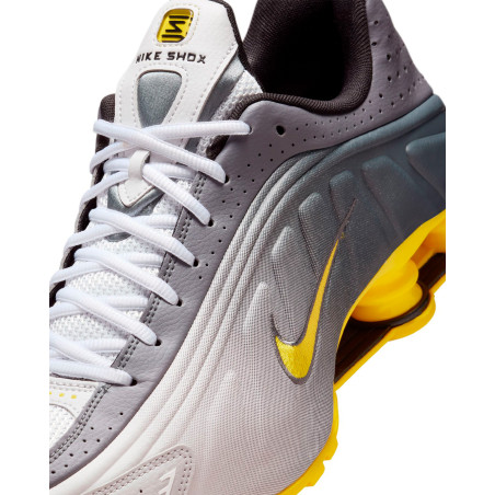 Zapatillas Nike Shox R4 SE color gris y amarillo