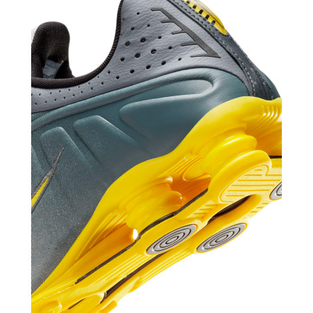 Zapatillas Nike Shox R4 SE color gris y amarillo